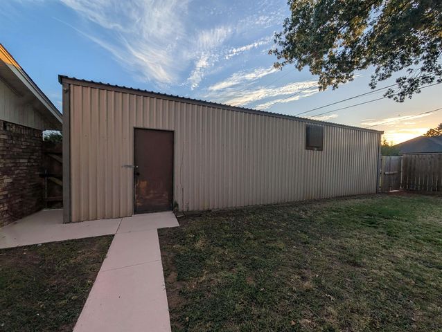822 S PRESTON ROAD, Burkburnett, TX 76354