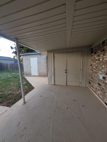 822 S PRESTON ROAD, Burkburnett, TX 76354