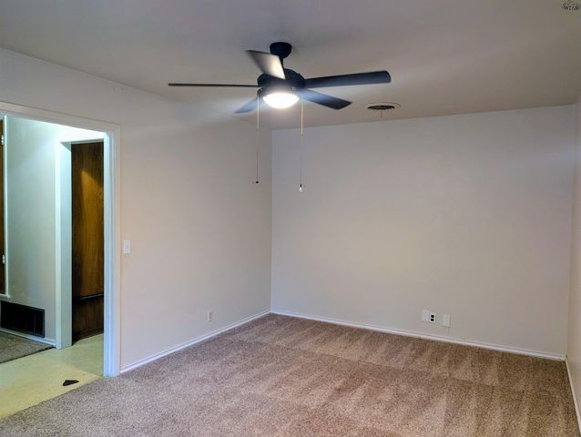 822 S PRESTON ROAD, Burkburnett, TX 76354