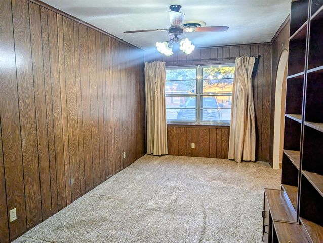 822 S PRESTON ROAD, Burkburnett, TX 76354