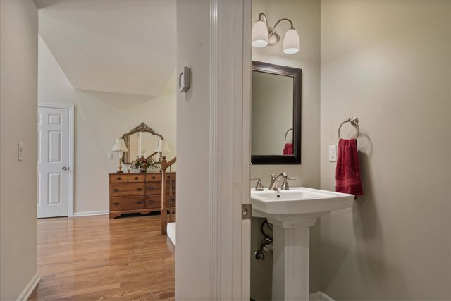 494 Deer Ridge Ln, Nashville, TN 37221