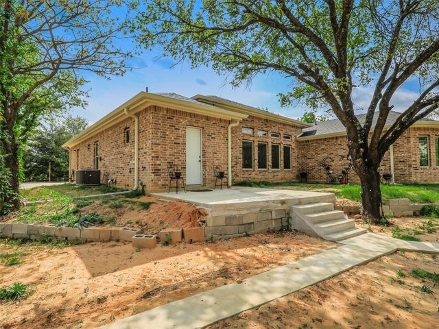 775 Phillips Drive, Azle, TX 76020