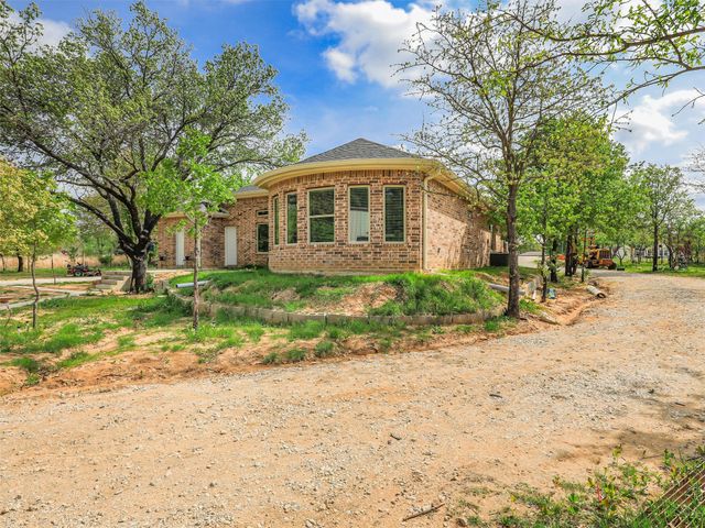 775 Phillips Drive, Azle, TX 76020