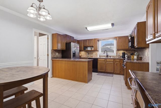 104 Saralee Drive, Huntsville, AL 35811