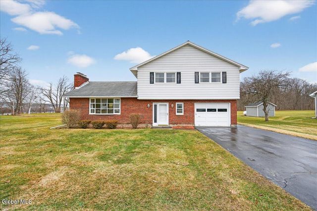 15 Hewitt Street, Schaghticoke, NY 12118