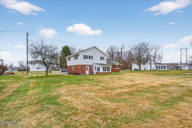 15 Hewitt Street, Schaghticoke, NY 12118