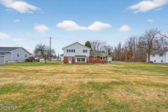 15 Hewitt Street, Schaghticoke, NY 12118