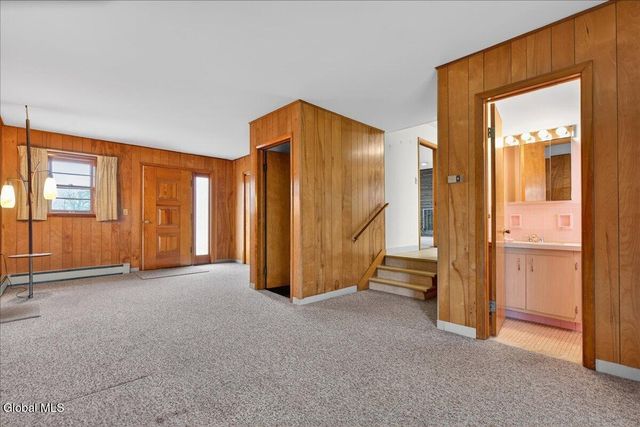 15 Hewitt Street, Schaghticoke, NY 12118