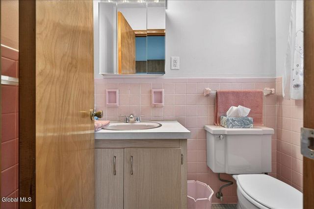 15 Hewitt Street, Schaghticoke, NY 12118