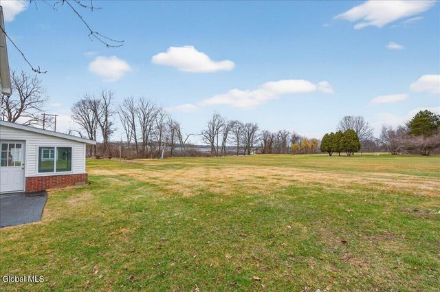 15 Hewitt Street, Schaghticoke, NY 12118