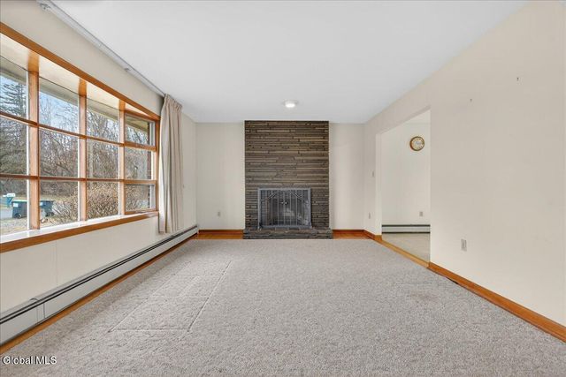 15 Hewitt Street, Schaghticoke, NY 12118