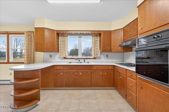 15 Hewitt Street, Schaghticoke, NY 12118