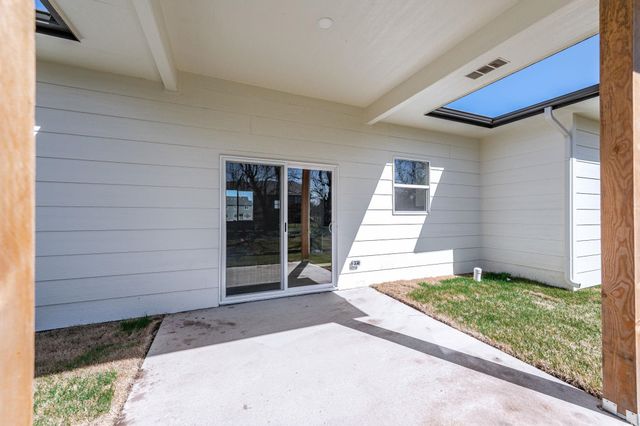 707 E Elmwood St, Park City, KS 67147