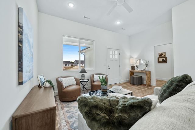 707 E Elmwood St, Park City, KS 67147