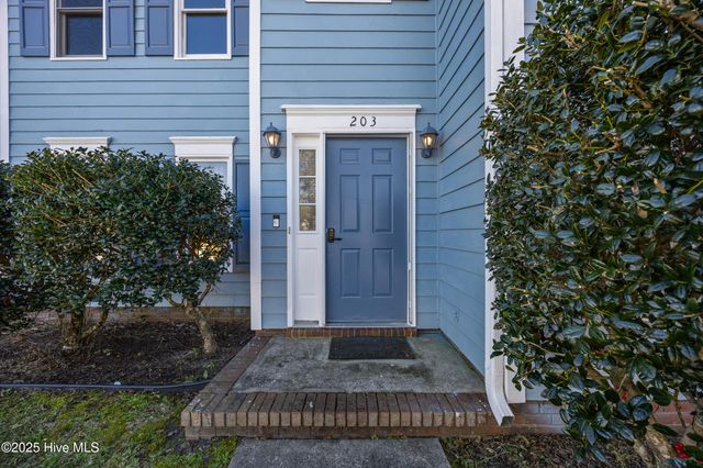 203 Plantation Boulevard, Jacksonville, NC 28540