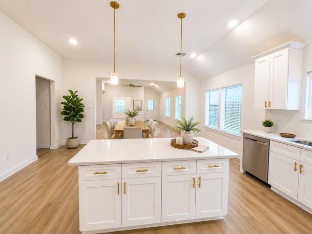 419 Zeus Mountains Drive, Crosby, TX 77532