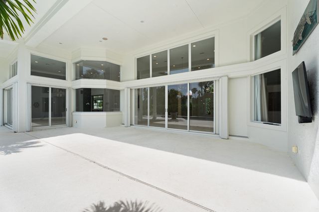6841 SE Harbor Circle, Stuart, FL 34996