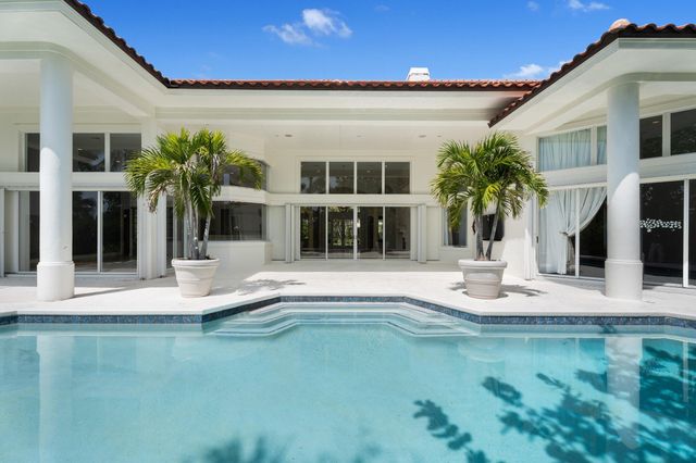 6841 SE Harbor Circle, Stuart, FL 34996