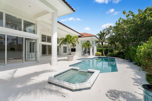 6841 SE Harbor Circle, Stuart, FL 34996