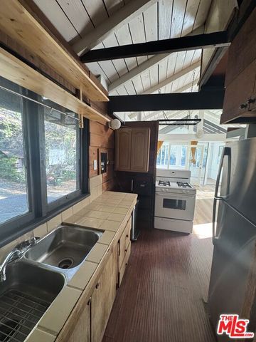 825 N Beverly Glen Boulevard, Los Angeles, CA 90077