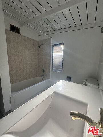 825 N Beverly Glen Boulevard, Los Angeles, CA 90077