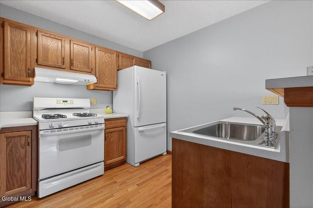 51 Westbury Court, Clifton Park, NY 12065