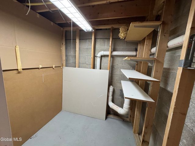 51 Westbury Court, Clifton Park, NY 12065