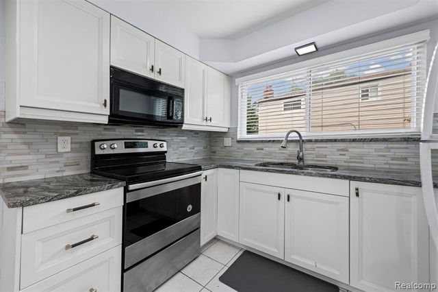 30371 Park Lane, Southfield, MI 48076