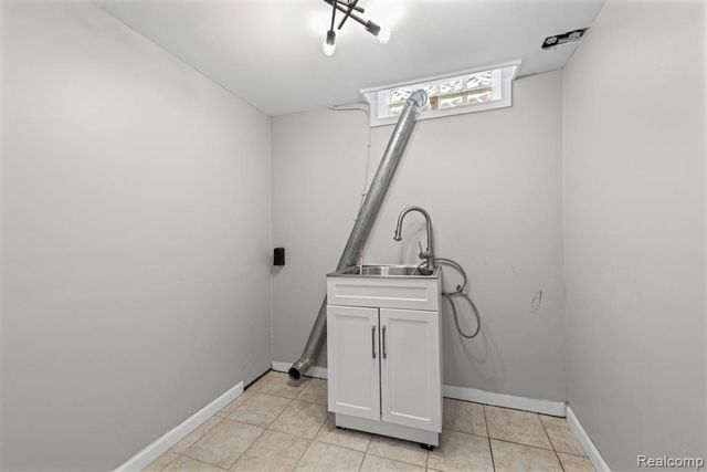 30371 Park Lane, Southfield, MI 48076
