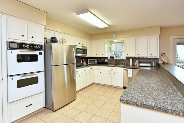 1901 Laurel Oaks Drive, Richmond, TX 77469