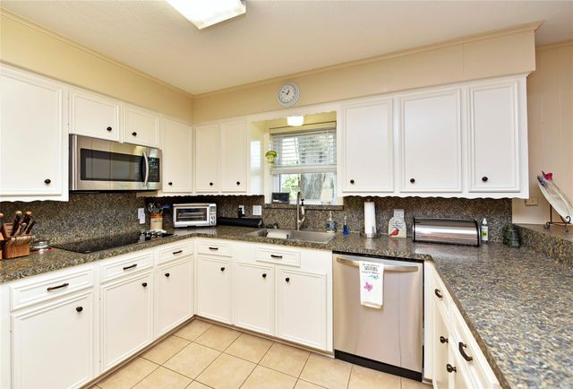 1901 Laurel Oaks Drive, Richmond, TX 77469