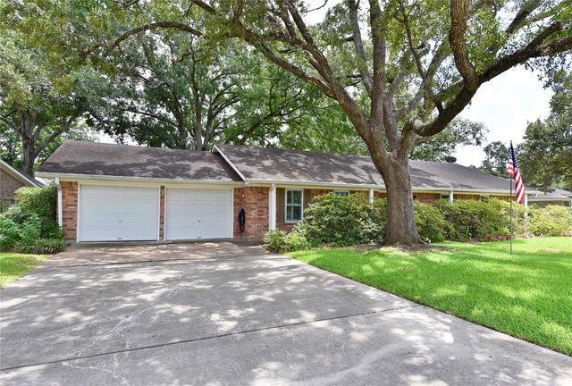 1901 Laurel Oaks Drive, Richmond, TX 77469