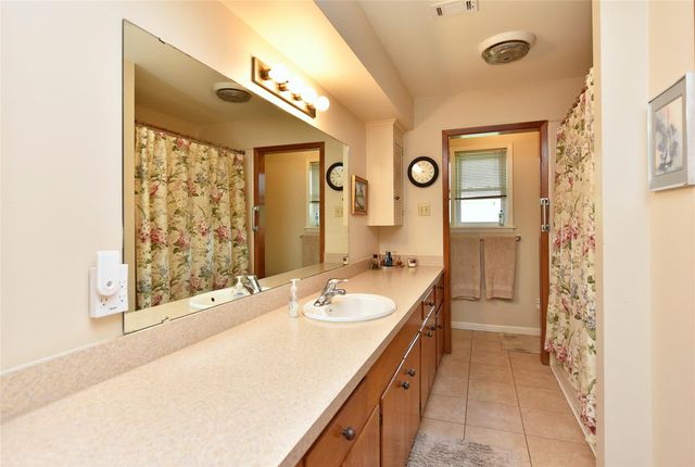 1901 Laurel Oaks Drive, Richmond, TX 77469