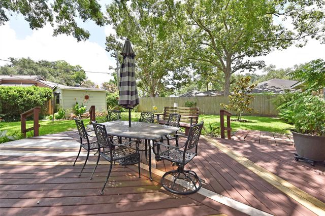 1901 Laurel Oaks Drive, Richmond, TX 77469