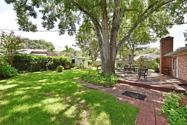 1901 Laurel Oaks Drive, Richmond, TX 77469