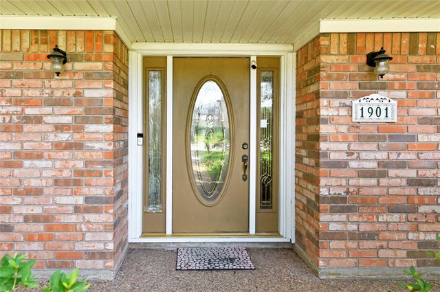 1901 Laurel Oaks Drive, Richmond, TX 77469