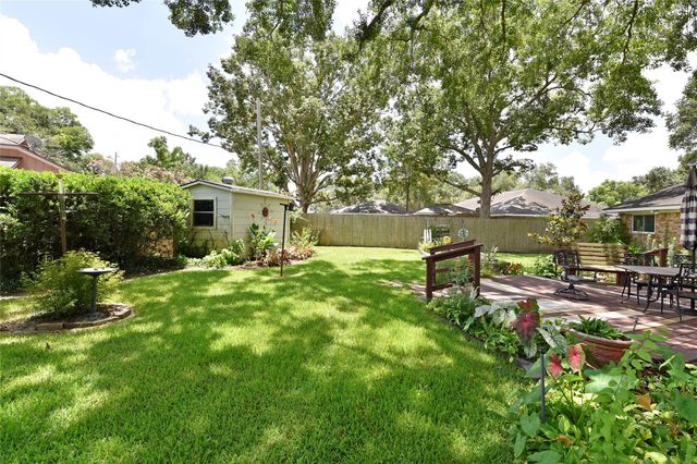 1901 Laurel Oaks Drive, Richmond, TX 77469