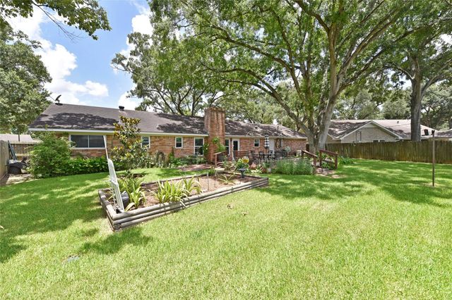 1901 Laurel Oaks Drive, Richmond, TX 77469