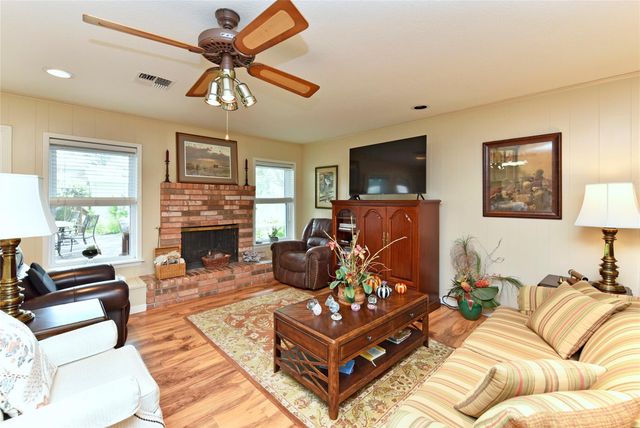1901 Laurel Oaks Drive, Richmond, TX 77469