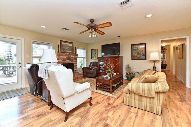1901 Laurel Oaks Drive, Richmond, TX 77469
