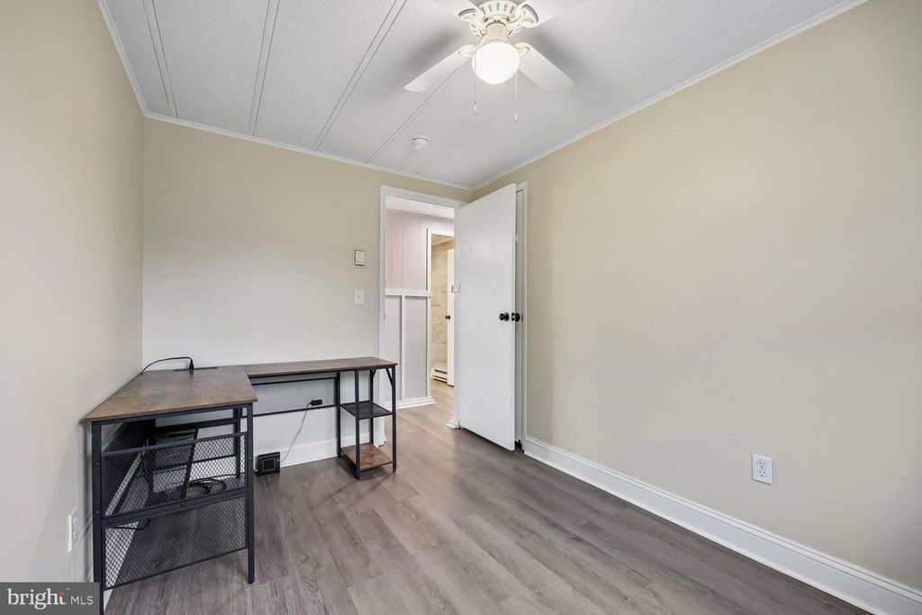 Image 27 of property listing at 21639 LEITER ST, Hagerstown, MD 21742