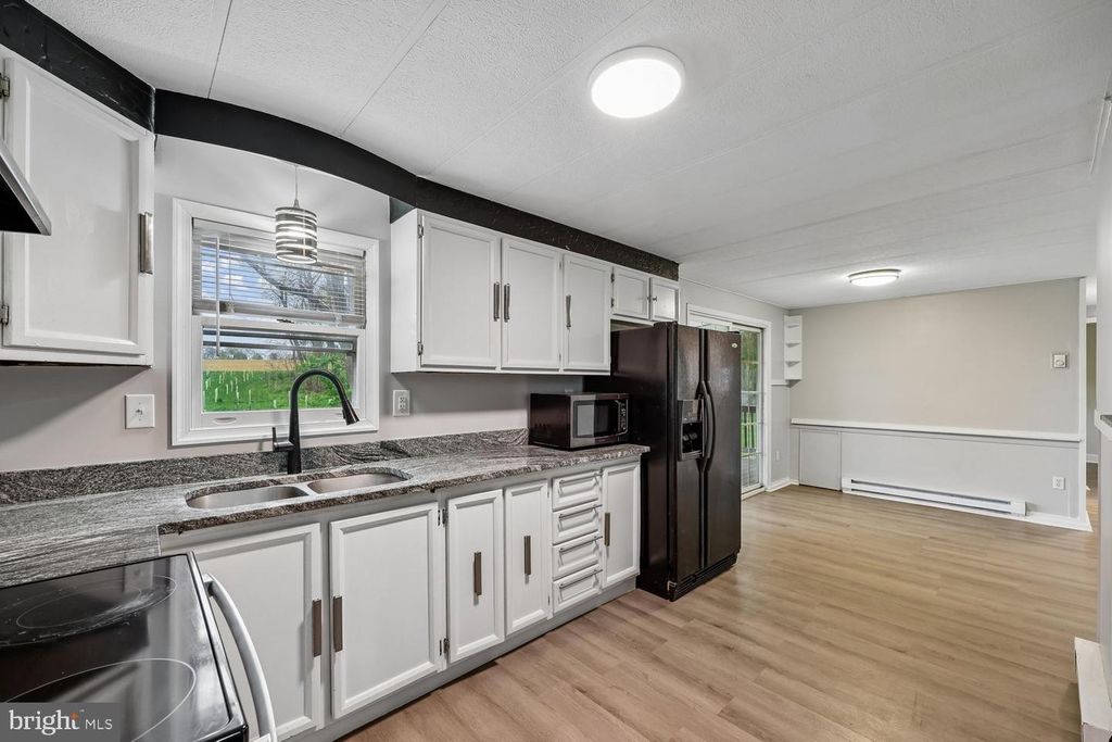 Image 3 of property listing at 21639 LEITER ST, Hagerstown, MD 21742