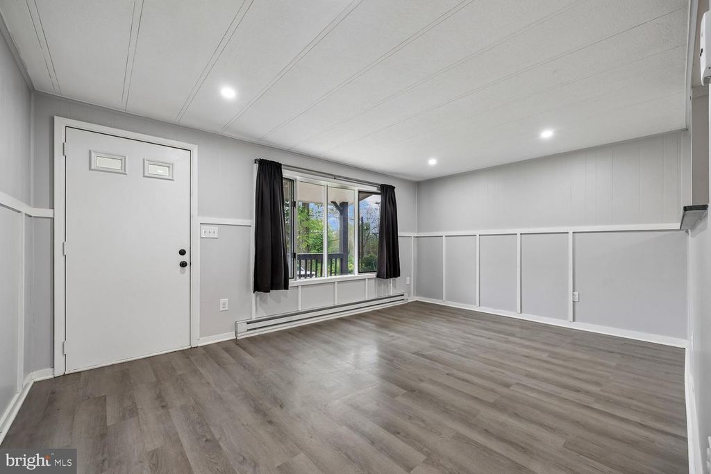 Image 7 of property listing at 21639 LEITER ST, Hagerstown, MD 21742