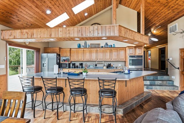 4730 W Griffin Creek Road, Medford, OR 97501