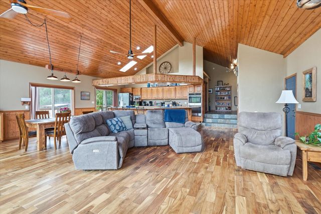 4730 W Griffin Creek Road, Medford, OR 97501