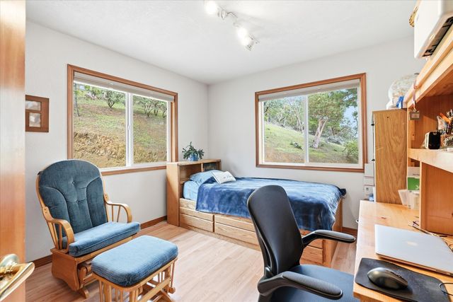 4730 W Griffin Creek Road, Medford, OR 97501