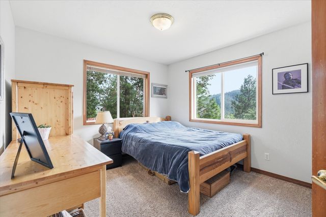 4730 W Griffin Creek Road, Medford, OR 97501