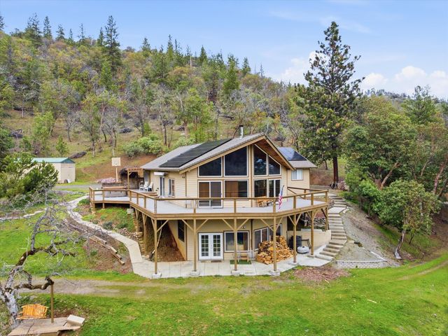 4730 W Griffin Creek Road, Medford, OR 97501