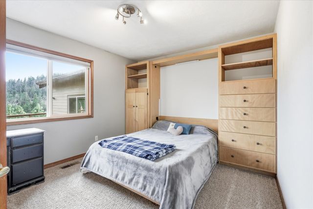 4730 W Griffin Creek Road, Medford, OR 97501