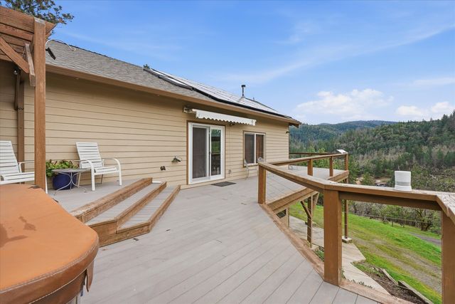 4730 W Griffin Creek Road, Medford, OR 97501